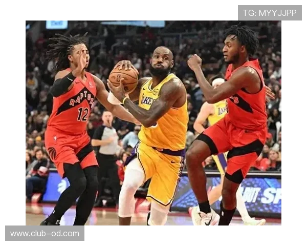 勒布朗挡拆制造错位提升三分效率，拉开与历史核心差距