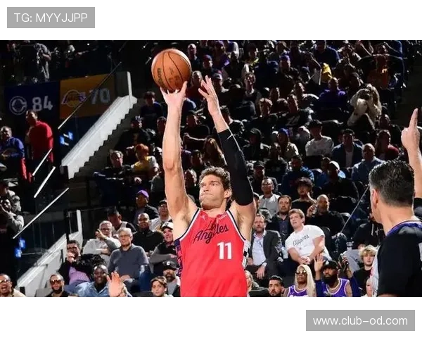 布鲁克·洛佩斯挡拆制造空间提升三分效率对比昔日明显优化